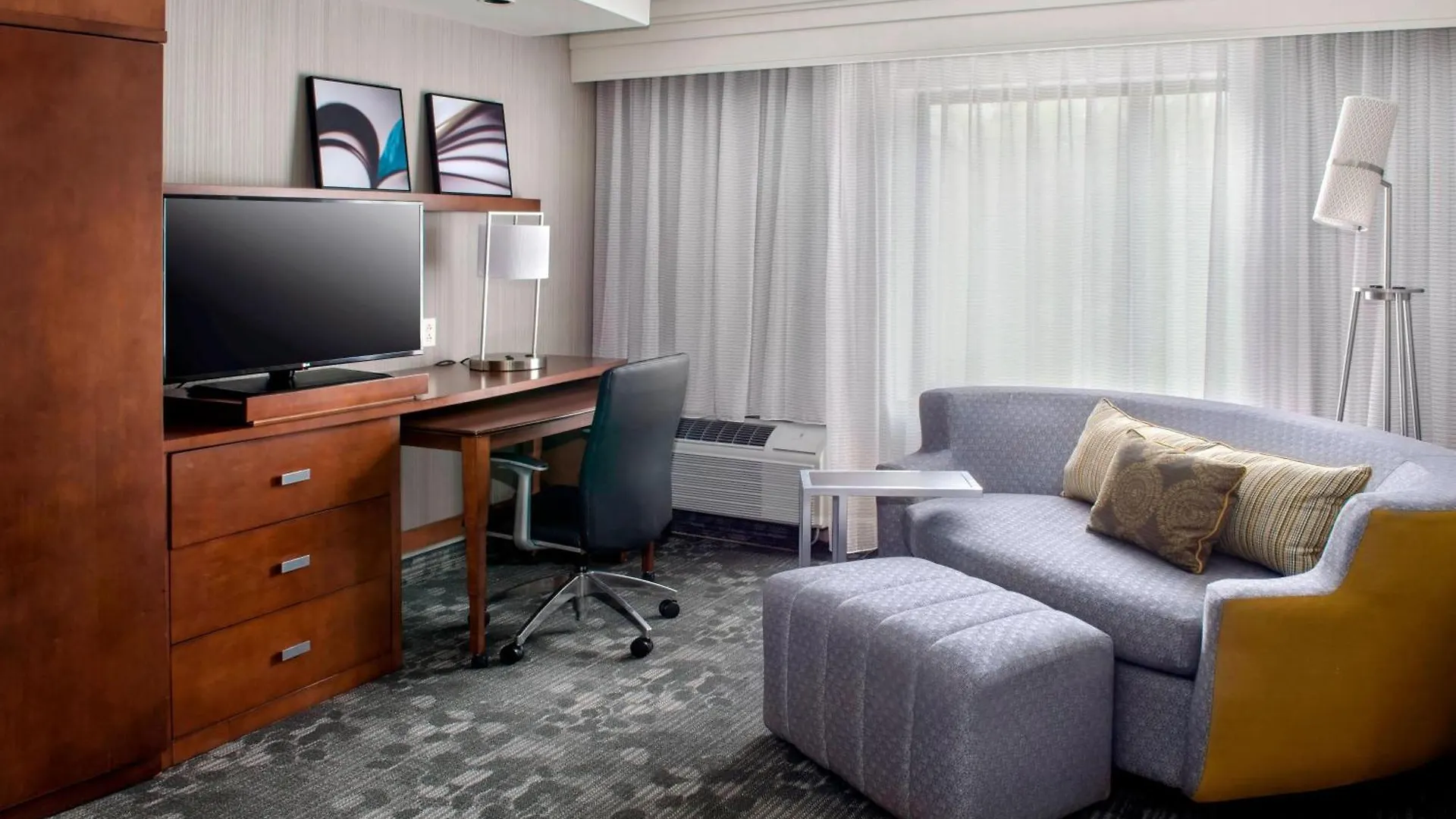 Courtyard By Marriott Paramus 3*,