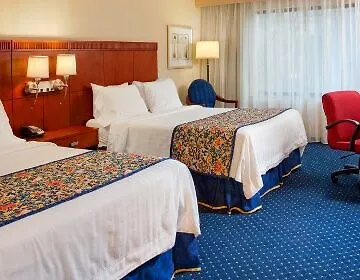 Courtyard By Marriott Paramus Hotel
